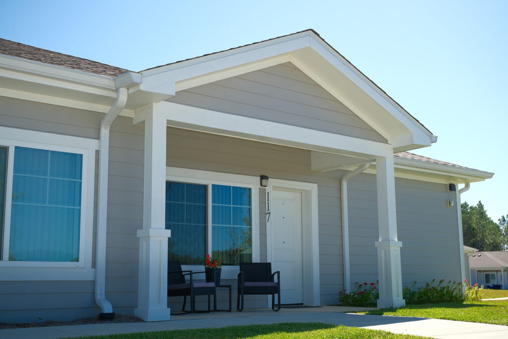 Independence Landing - font image of a resident unit on a sunny day